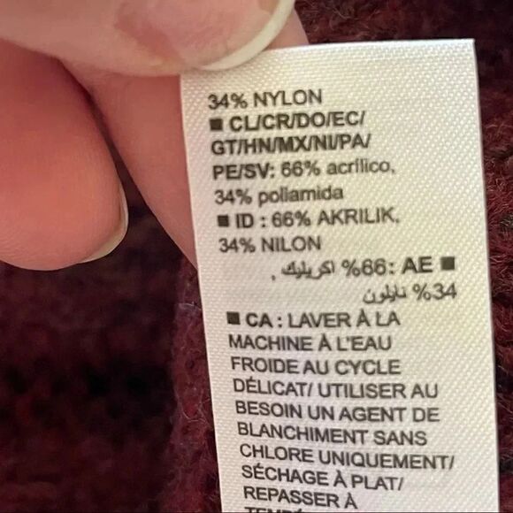 2 for $30 Old Navy Knitted Cable Lover Infinity Scarf - Picture 6 of 7